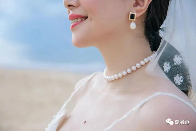 結婚四周年，我們帶女兒穿越回婚禮那一天…