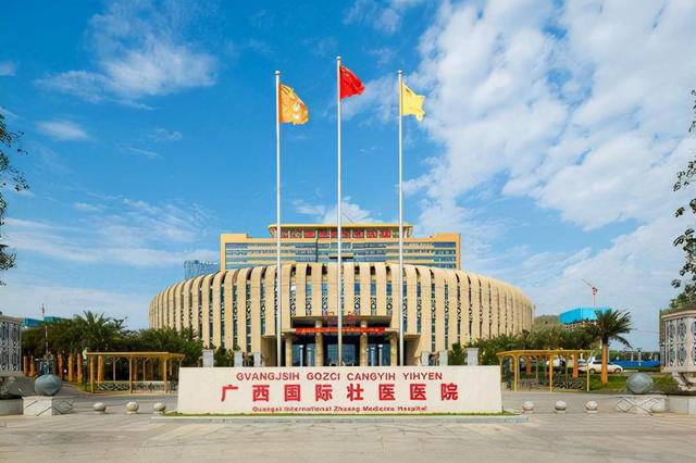 南甯一醫院，院內建築奇葩像馬桶，看過的人都稱：設計師腦洞真大