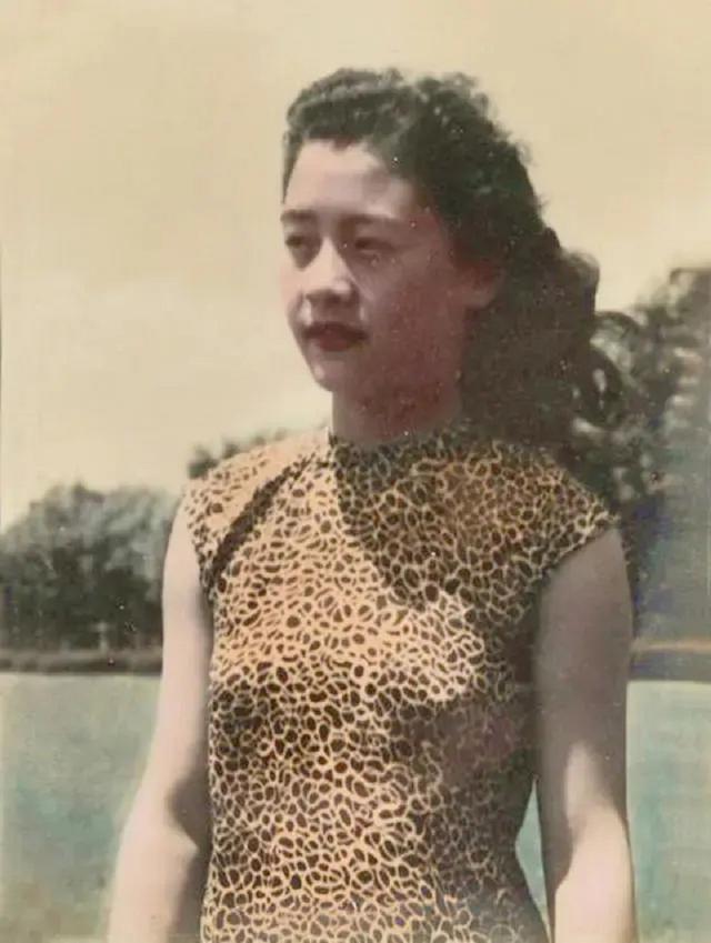 15岁嫁给张大千，相伴25年为他生下8个孩子，40岁为何坚决离婚？
