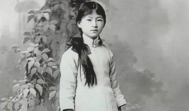 林徽因不为人知的一面：嗜酒成性、烟不离手，清纯才女人设崩塌？