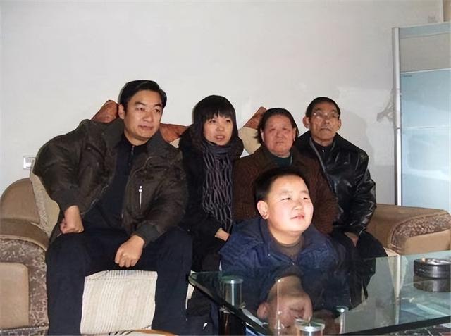 1985年战友牺牲，他为守承诺到战友家尽孝，9年后娶战友妹妹为妻