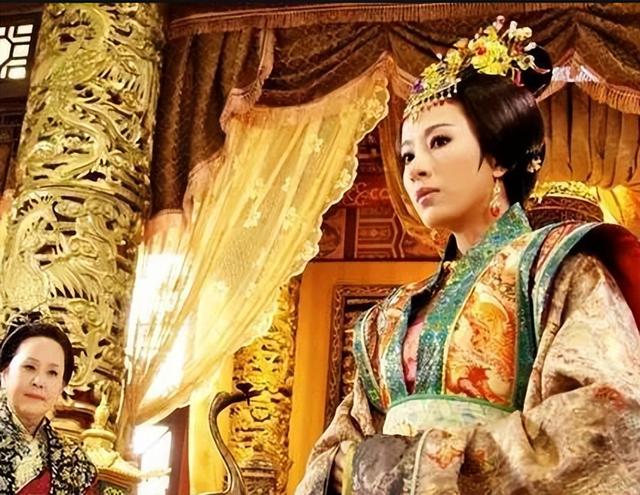 明宪宗晚年感叹膝下无子，太监扑通跪倒：您儿子6岁了，在冷宫里