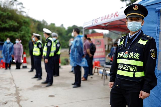 值此五一劳动节来临之际，向坚守在岗位上的劳动者致以崇高的敬意