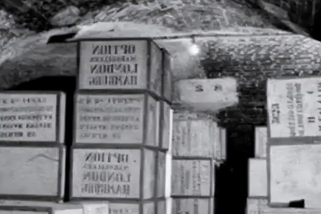 1956年，东北老汉放牛时发现日军宝藏，日本人得知后要求立马归还