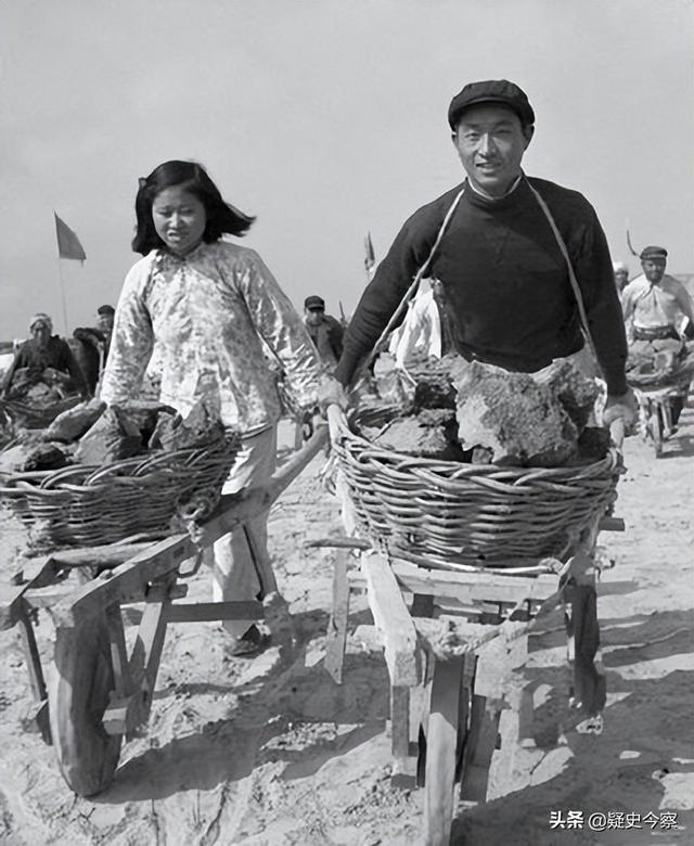 1954年，黑龙江一男子在妻子被害后，竟与杀妻凶手同床共枕52天