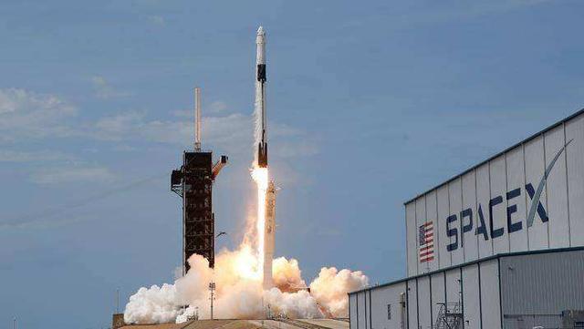 SpaceX载人飞船停产！美航天员坐扫帚飞向空间站？空间站正闹分家