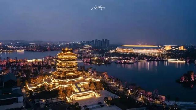 东安湖PK麓湖：成都“顶流”之间的较量