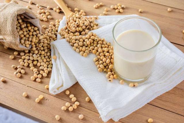 影响雌激素分泌，导致乳腺癌？女性朋友，真的要跟豆浆说再见？