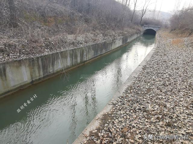 千年前奴隸皇帝石勒的兵營，如今的山西古村，我去看了一座奇塔
