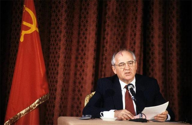 苏联解体，俄罗斯分得17500枚核弹，哈萨克斯坦1410枚，乌克兰呢