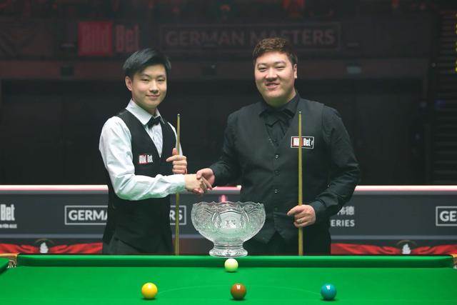 创造历史！颜丙涛昂首离开，7冠王力挺：比赵心童更快拿世界冠军