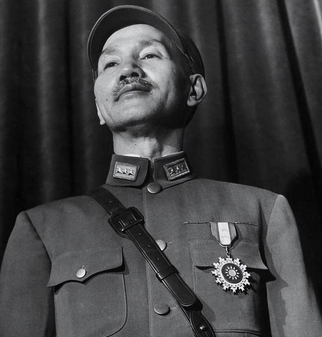 重庆谈判时，蒋介石决定让毛主席担任新疆省长，主席的回应真高明