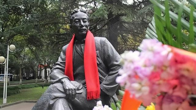 毛主席为红军电台发愁，一国军俘虏站了出来，25年后成开国中将