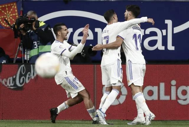 3-1！本泽马2次点球罚丢！皇马狂甩巴萨18分+最快下周提前夺冠