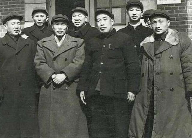 1952年彭德怀回国，邓华请求粟裕接替总指挥，毛主席为何拒绝？