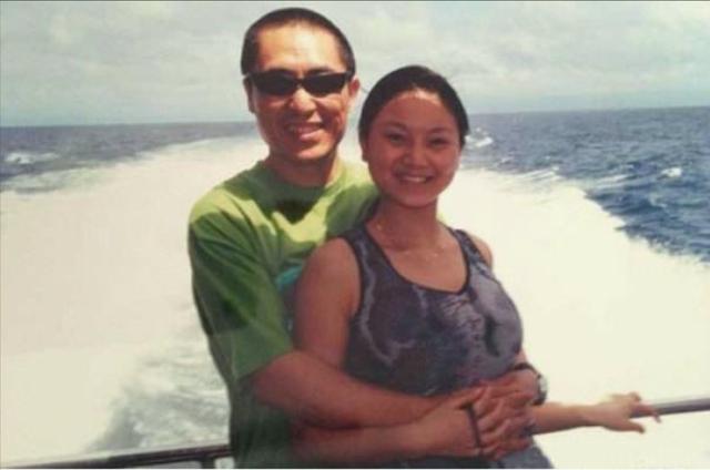 张艺谋岳母：比女婿小11岁无代沟，陪女儿走过“地下”10年无遗憾