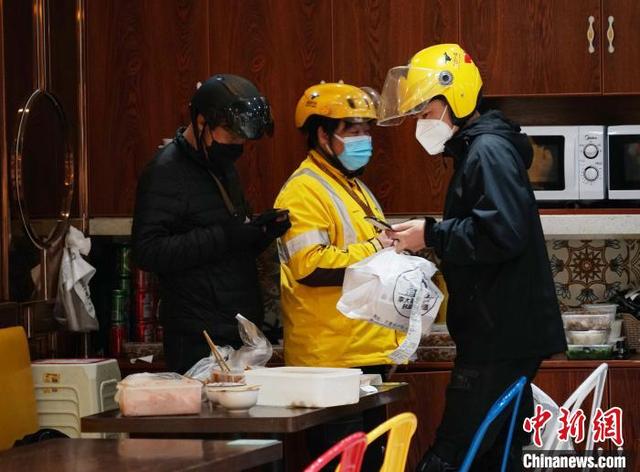 西宁解除静态管理首日：市民生活逐步恢复正常