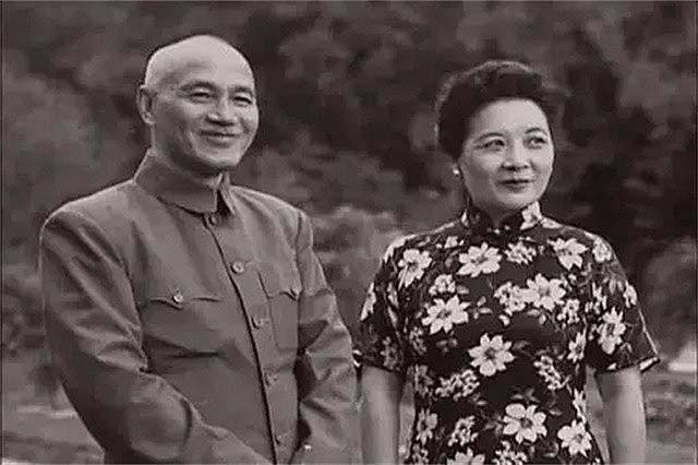 宋美龄最后的赴台：“特别通行证”成废纸，海关要求她拿出护照