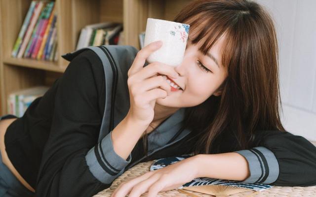 如何搭讪漂亮女生这样撩她，才能高情商的要到微信