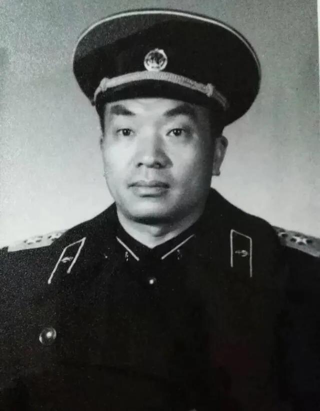 1955年首次授衔，177名中将时任职务简述，附各自戎装照片
