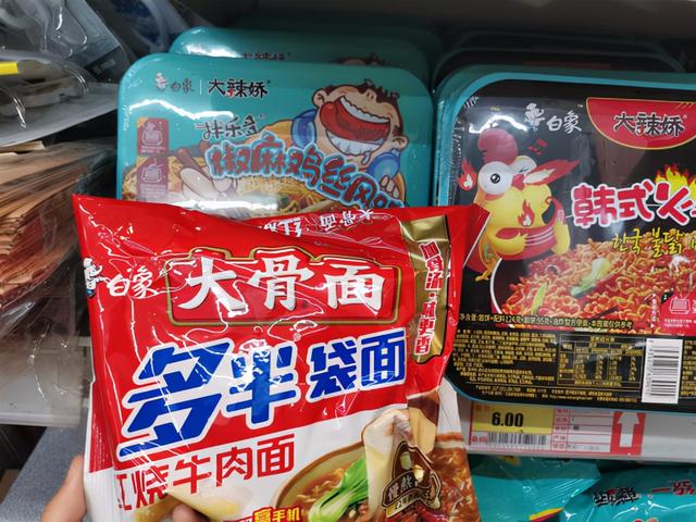 被土坑酸菜“带火”的白象，要走鸿星尔克的老路？热潮退却会如何