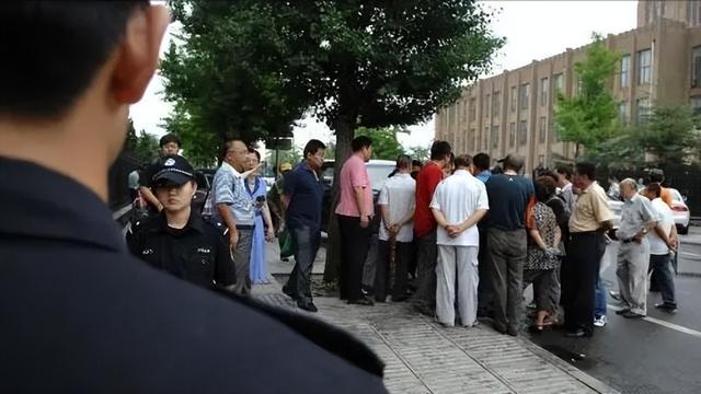 2011年大连交警被当街打死，打人者极其嚣张我爸是大官！后来怎样