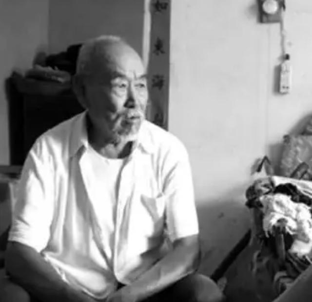 山东老人信守诺言，为抗日无名英雄守墓长达74年，92岁时奇迹出现