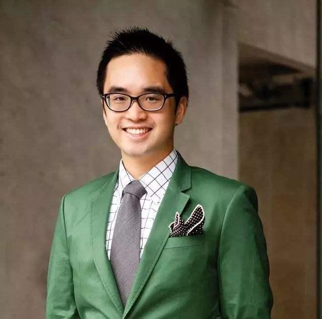 霍英东家族捐1千万，李兆基捐1300万，但都不如李嘉诚的贡献大
