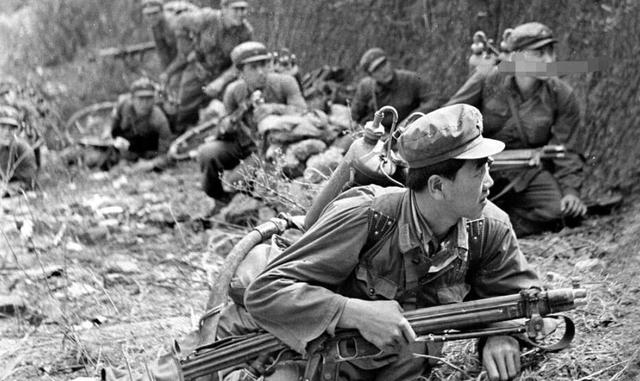 79年对越战争，入伍52天的新兵唐立忠荣获一等功，后来是何军衔？