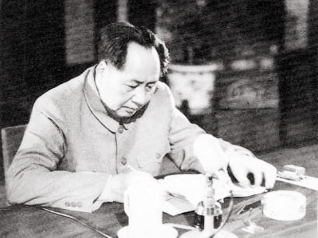1945年重庆谈判，监视毛主席的宪兵落泪，营长由衷感慨：天下少有