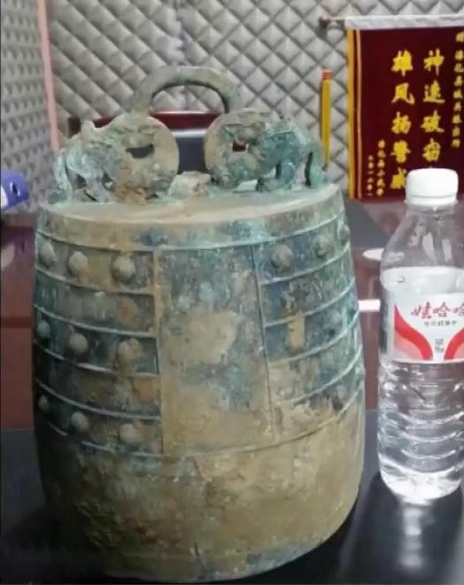 2016年，陕西警方在农家仓库挖出不能示人宝物，调查牵出惊天大案