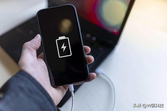 不讲武德！继不附赠充电头后，iPhone14全系涨价，赚多少算够啊？