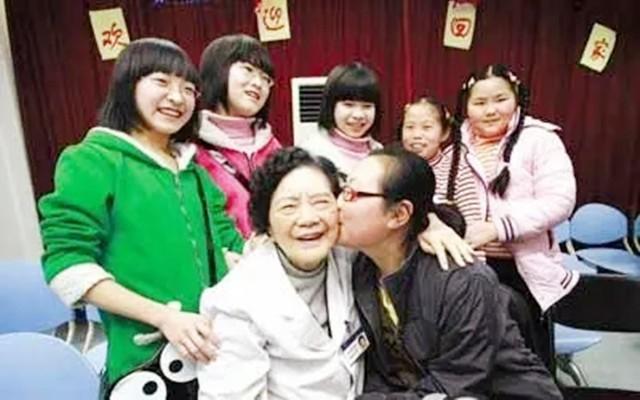中国首例试管婴儿郑萌珠，31年后，在出生时的产房诞下一健康女婴