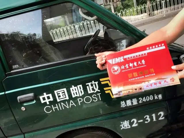When shopping online, which express delivery do you use the most to ...