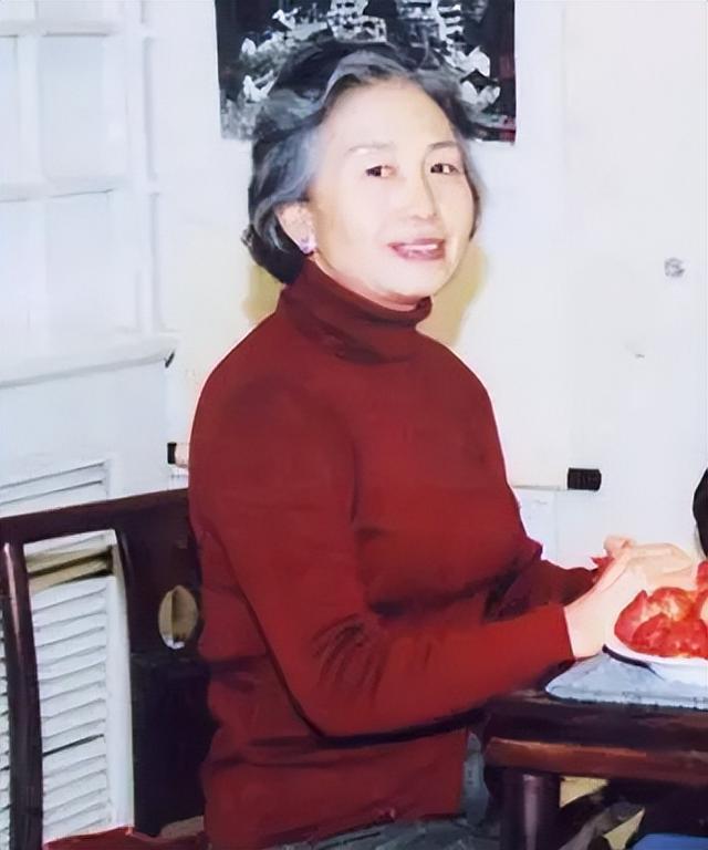 1972年陈毅逝世，毛主席现身追悼会，一举动让张茜泪奔：怎么敢当