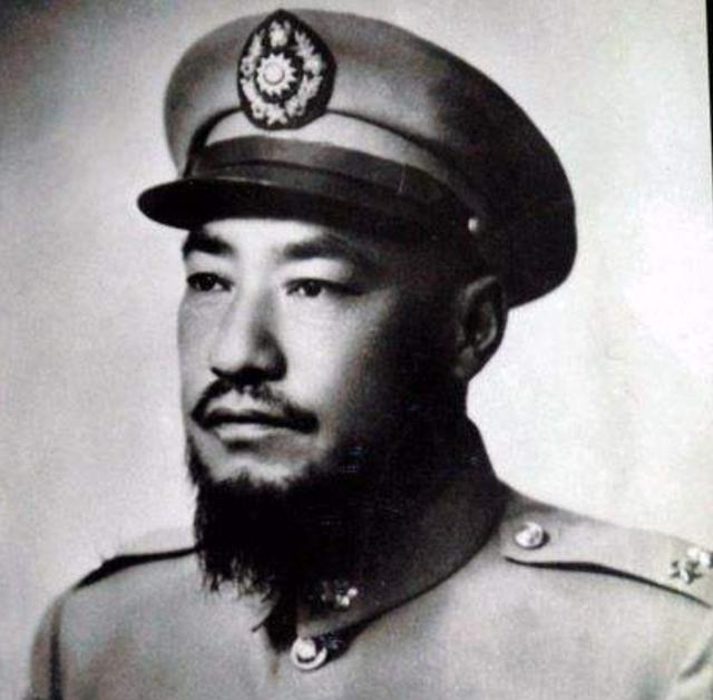 中國最後一位王爺，2014年去世，臨終前要求：把國旗挂在病床邊