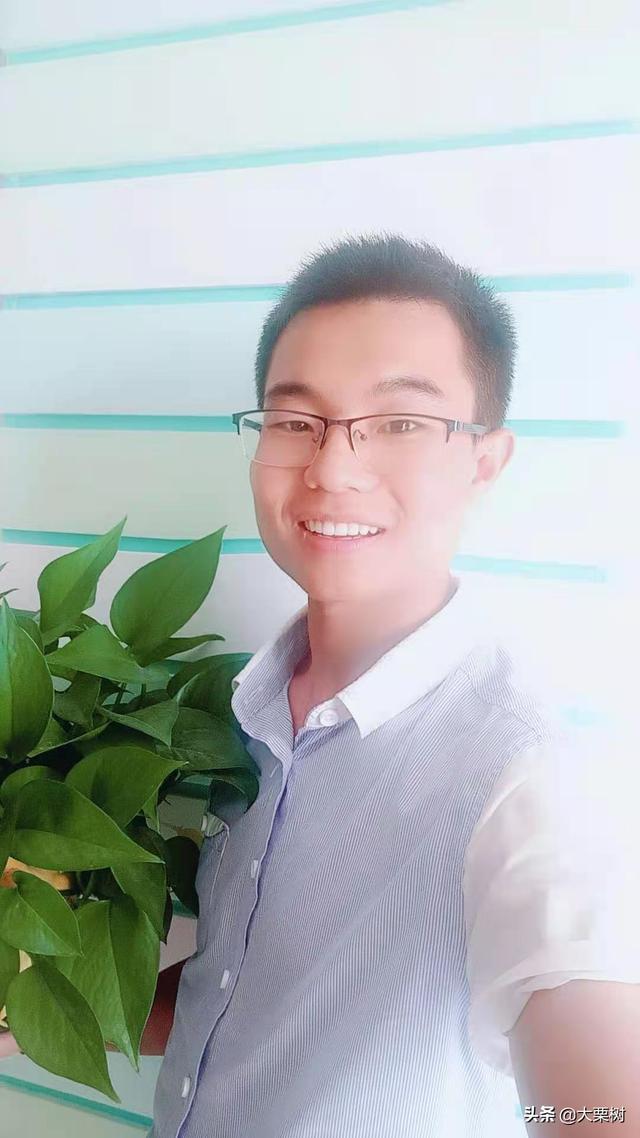 平凡的存在，不凡的坚定，她是用双脚养活自己的平凡人