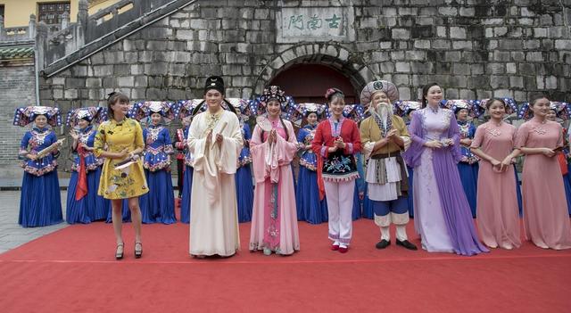 桂林：桂剧、彩调经典片段在古南门实景展演