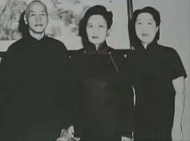 03年宋美龄在梦中去世，隔天清晨遗体被裹在羊毛毯中送出公寓