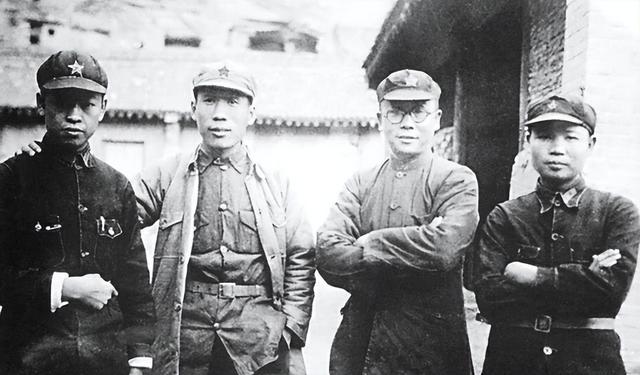1955年被授予上将军衔，虽从没有在前线领军打仗，却没任何人反对