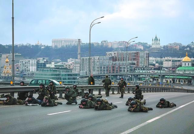 基辅攻防战失去悬念，车臣万人部队援俄，巷战神兵要来搞定乌克兰