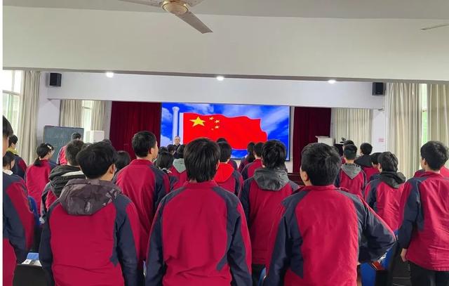 厉兵秣马，决胜百日——华凤学校举行中考百日誓师大会