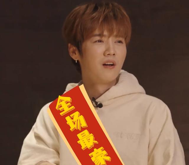 鹿晗浮肿到快睁不开眼，罗志祥苹果肌飞起，男明星状态太糟糕