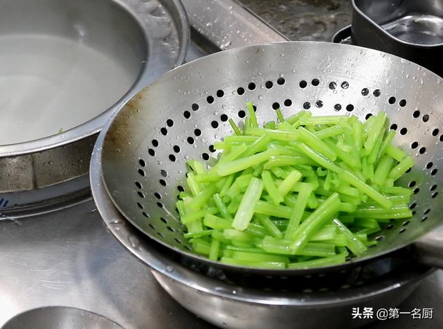 养生从肠道开始，中老年人要常吃“五宝”，调理肠胃，健康过春天
