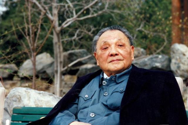1973年毛泽东让许世友多读书，许世友命下属编写“特供版”红楼梦