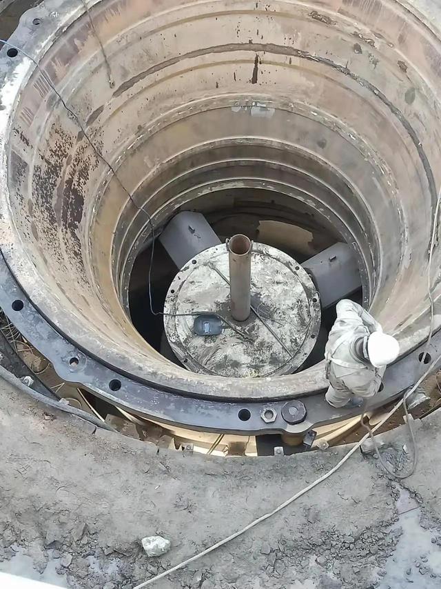 单缸圆锥破碎机衬板拆装视频