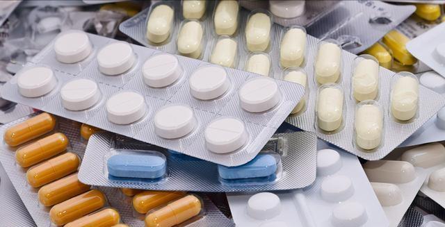 心血管患者吃他汀，血脂已经恢复正常，可以减半或者停止服用吗？