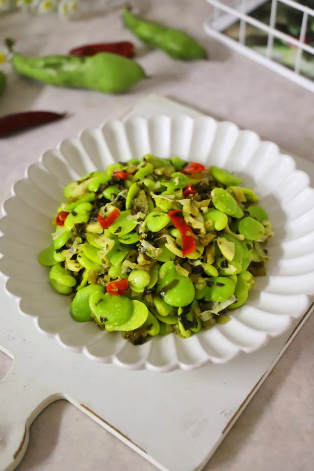 【雪菜笋丝炒蚕豆】