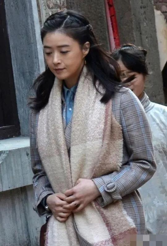 明明“廉颇老矣”，非要“尬演少女”的5大女星，羞不羞？