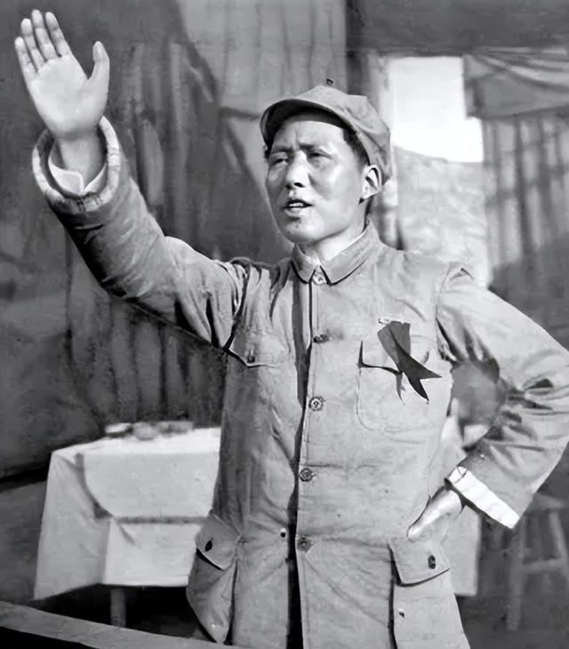 52年毛主席视察河南，看到军区副司令员大喜：一别20年，你还好吗